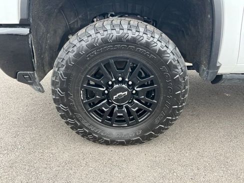 Used 2024 Chevrolet Silverado 2500 ZR2 w/ Technology Package image 22