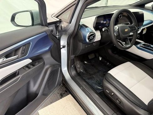 New 2026 Chevrolet Equinox EV LT image 30