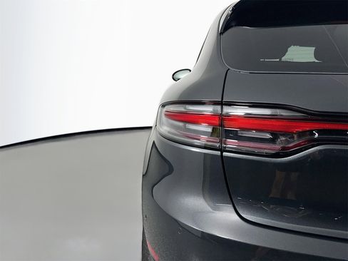 Certified 2025 Porsche Macan image 15