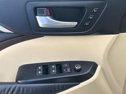 Used 2014 Toyota Highlander Limited FWD image 25
