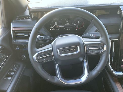 Used 2025 GMC Yukon XL Denali AWD/4WD image 13