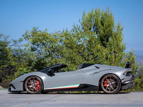 Used 2018 Lamborghini Huracan Performante image 7