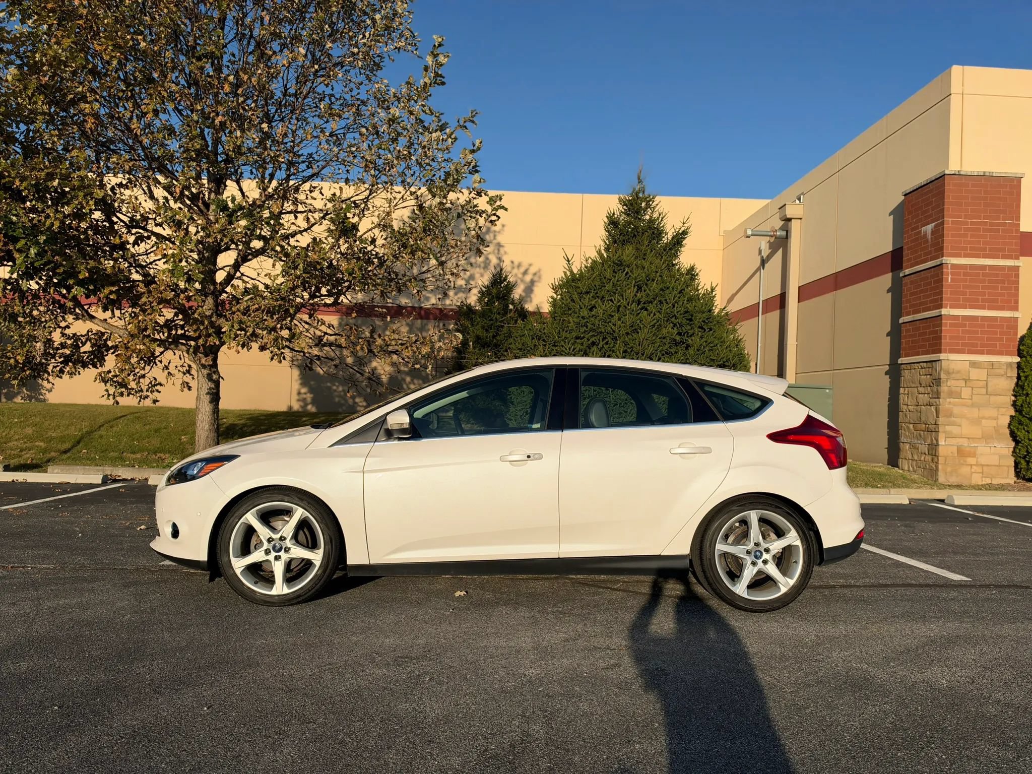 Used 2014 Ford Focus Titanium FWD image 2