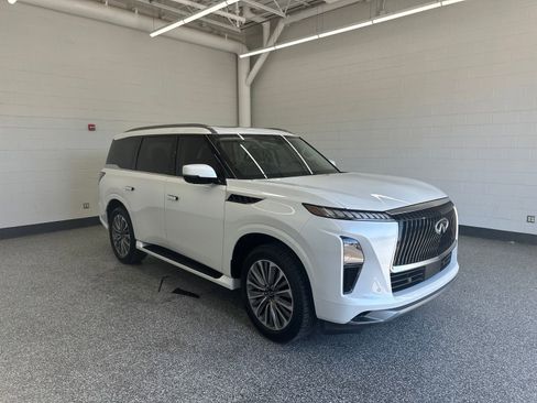 Used 2025 INFINITI QX80 Sensory AWD/4WD image 4