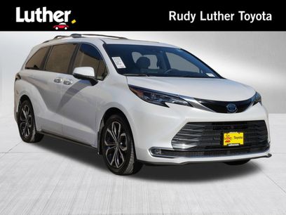 Certified 2025 Toyota Sienna Platinum