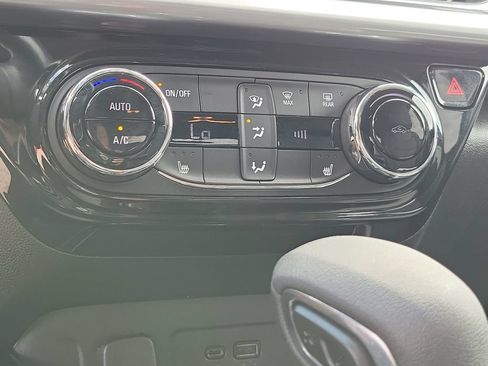 Used 2025 Chevrolet Trax LT w/ Driver Confidence Package FWD image 25