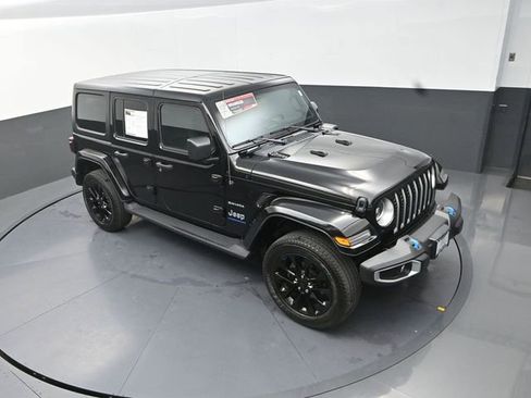 Used 2023 Jeep Wrangler Unlimited Sahara w/ Cold Weather Group AWD/4WD image 12