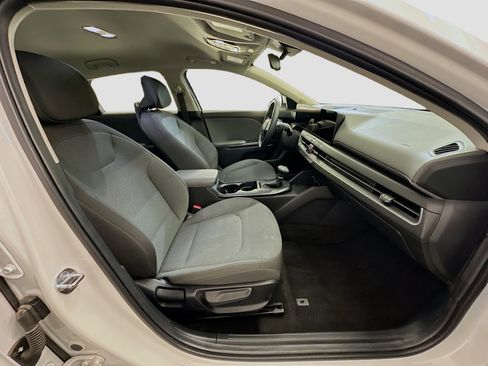 Used 2025 Kia K4 LXS image 32