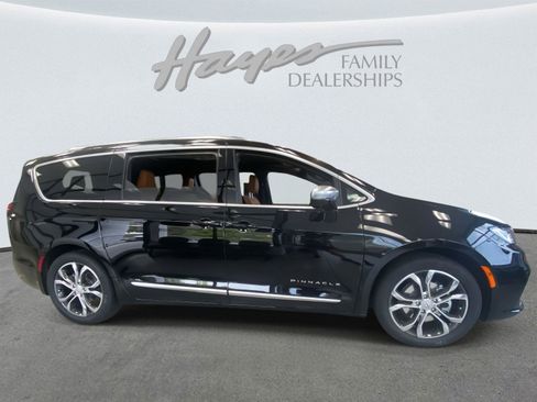 New 2026 Chrysler Pacifica Pinnacle w/ Trailer Tow Group image 3