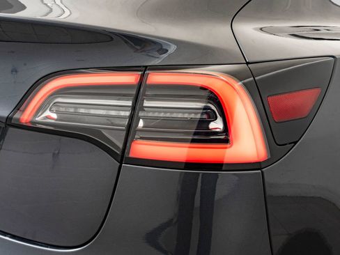 Used 2019 Tesla Model 3 Long Range RWD image 9