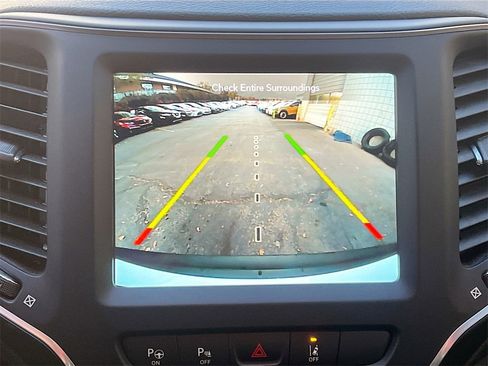 Used 2023 Jeep Cherokee Altitude Lux w/ Lux Elite Package image 14