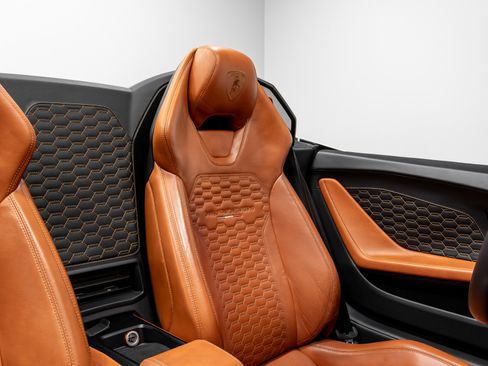 Used 2019 Lamborghini Huracan LP 580-2 RWD image 17