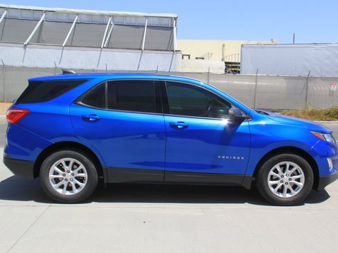 Used 2019 Chevrolet Equinox LS image 4