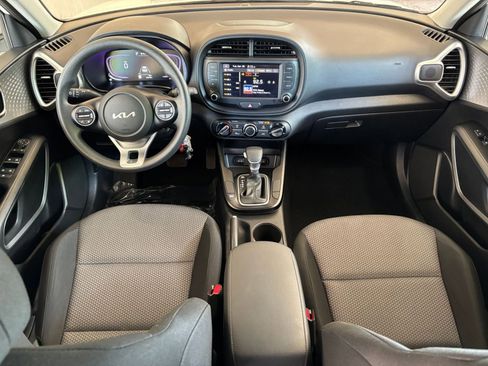 Used 2025 Kia Soul LX w/ LX Technology Package FWD image 31