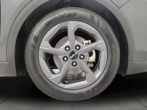 Used 2025 Kia K4 FWD image 3