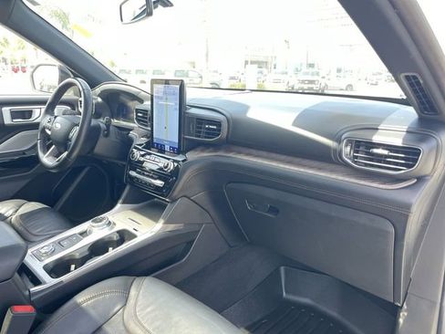 Used 2022 Ford Explorer Platinum w/ Equipment Group 601A AWD/4WD image 31