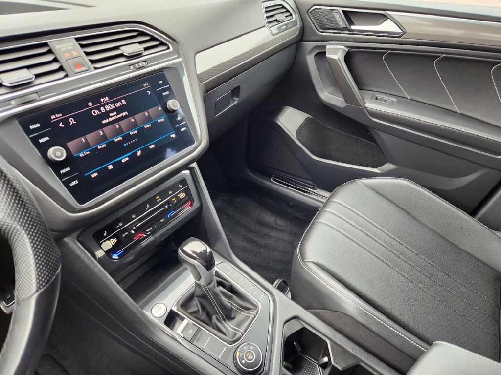 Certified 2024 Volkswagen Tiguan SE R-Line AWD/4WD image 16