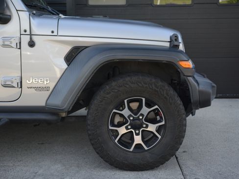 Used 2018 Jeep Wrangler Unlimited Sport AWD/4WD image 11