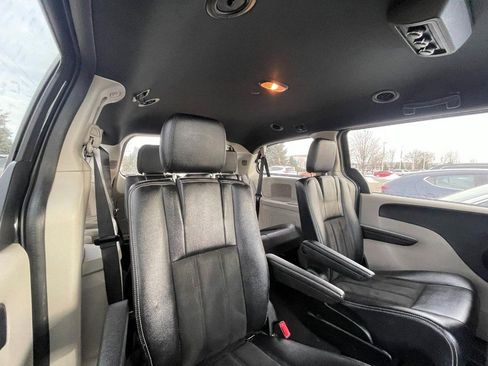 Used 2019 Dodge Grand Caravan SXT FWD image 4