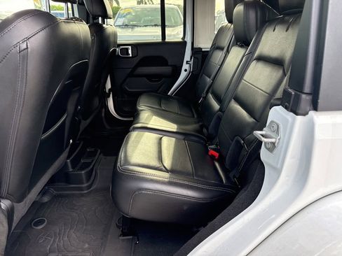 Used 2022 Jeep Wrangler Unlimited Sahara image 10