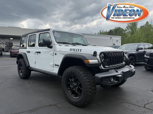 Used 2025 Jeep Wrangler Willys AWD/4WD image 1