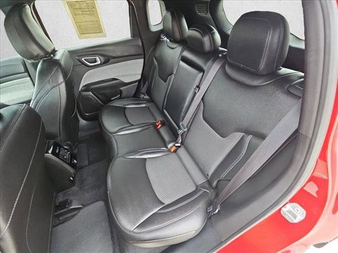 Used 2025 Jeep Compass Latitude image 19