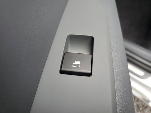 New 2025 Kia Niro SX Touring image 16