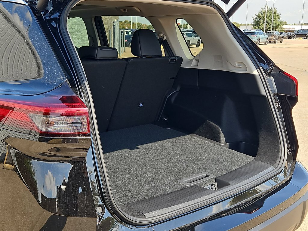 New 2026 Nissan Rogue Dark Armor FWD image 27