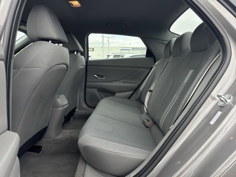 Used 2023 Hyundai Elantra SEL w/ Convenience Package image 27