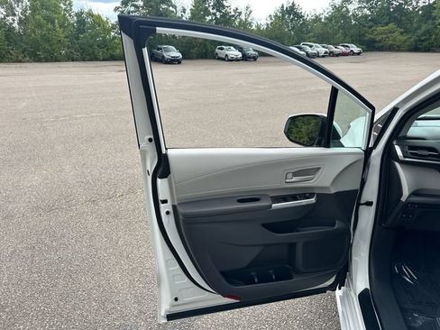 Used 2024 Toyota Sienna LE w/ LE Plus Package AWD/4WD image 24