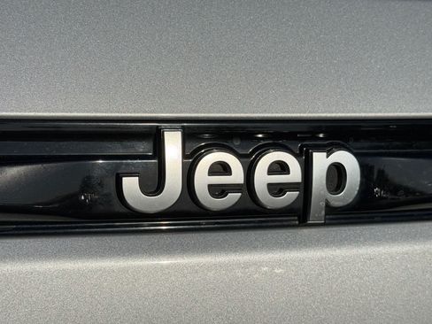 Used 2022 Jeep Grand Cherokee Summit w/ Luxury Tech Group V RWD image 29