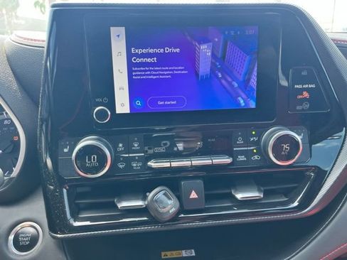 Used 2024 Toyota Highlander XSE FWD image 13