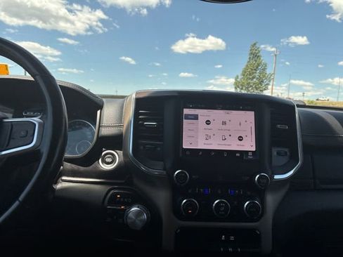 Used 2022 RAM 1500 Laramie AWD/4WD image 18