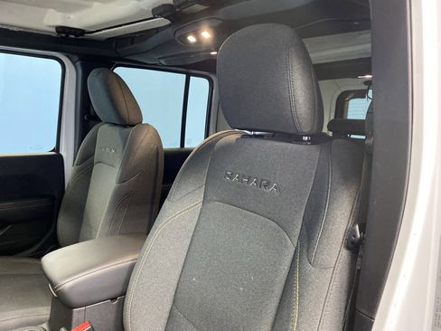 Used 2024 Jeep Wrangler Sahara image 8