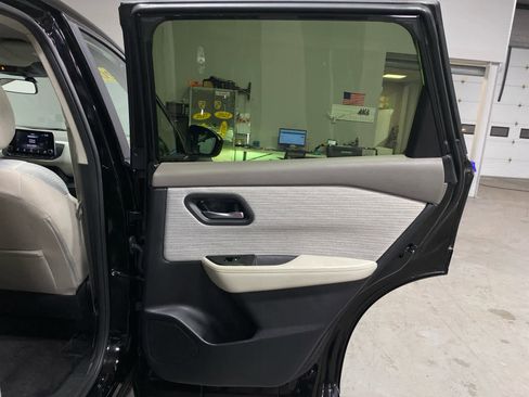 Used 2023 Nissan Rogue SV image 27