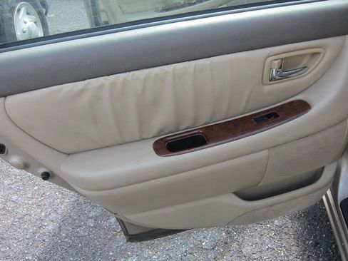 Used 2002 Toyota Avalon XLS FWD image 11