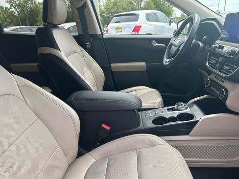 Used 2020 Ford Escape Titanium AWD/4WD image 24