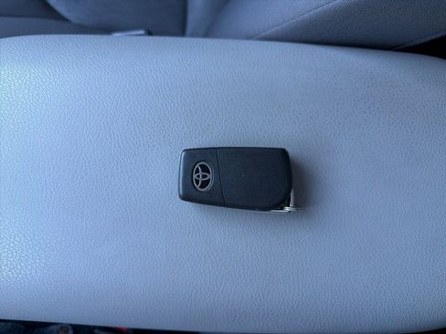 Used 2020 Toyota Camry LE image 81