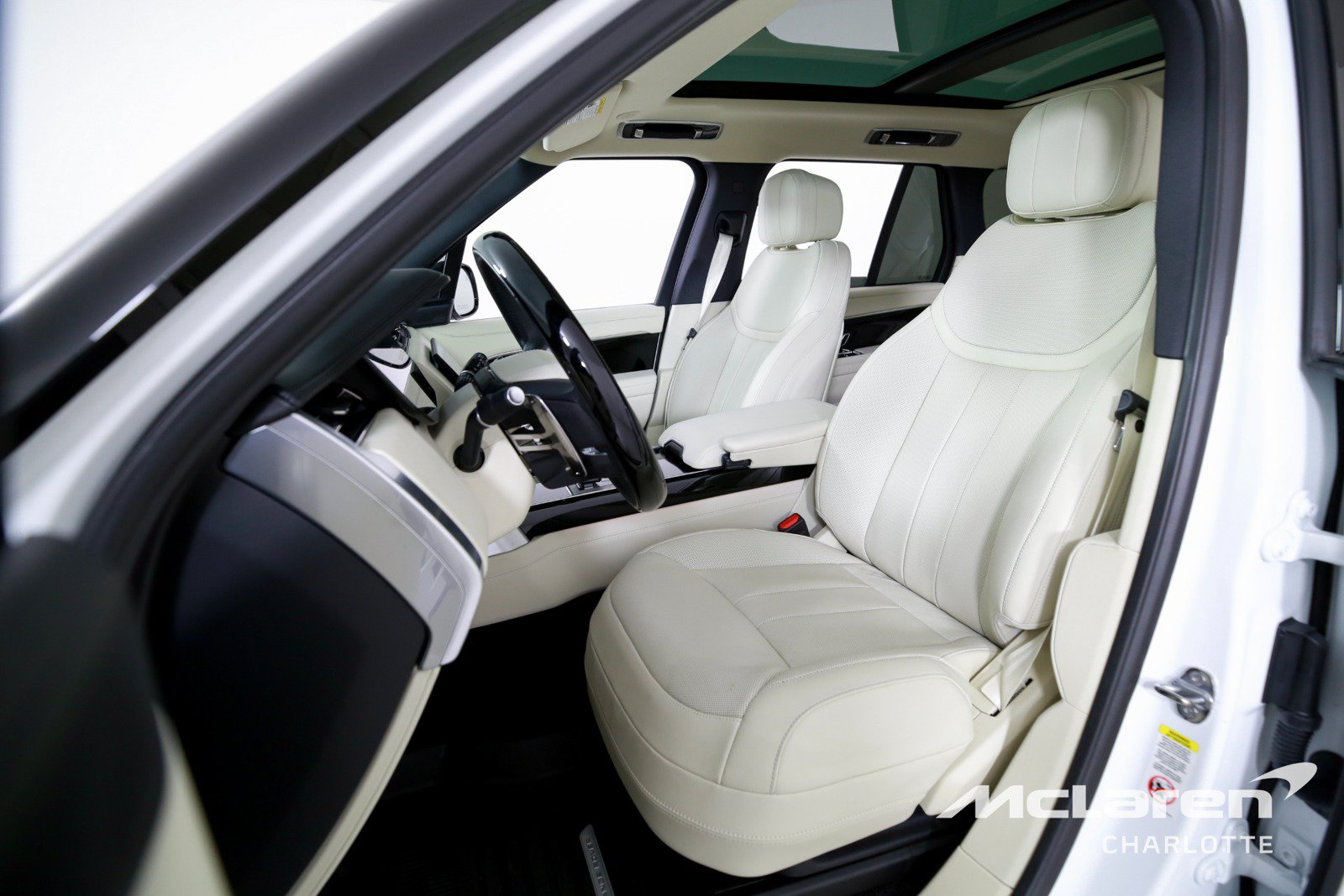 Used 2025 Land Rover Range Rover SE AWD/4WD image 11