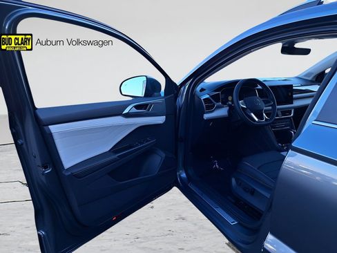 New 2025 Volkswagen Taos SEL AWD/4WD image 12