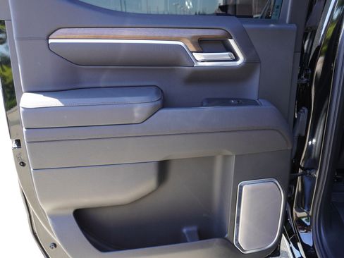 Used 2025 Chevrolet Silverado 1500 High Country w/ Midnight Edition AWD/4WD image 16