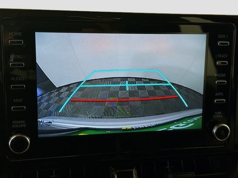 Used 2020 Toyota Corolla LE image 19