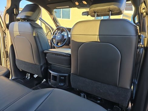 Used 2022 RAM 2500 Tradesman w/ Chrome Appearance Group image 11