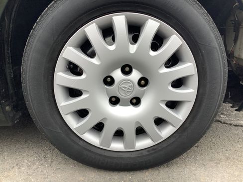 Used 2011 Toyota Camry LE image 19