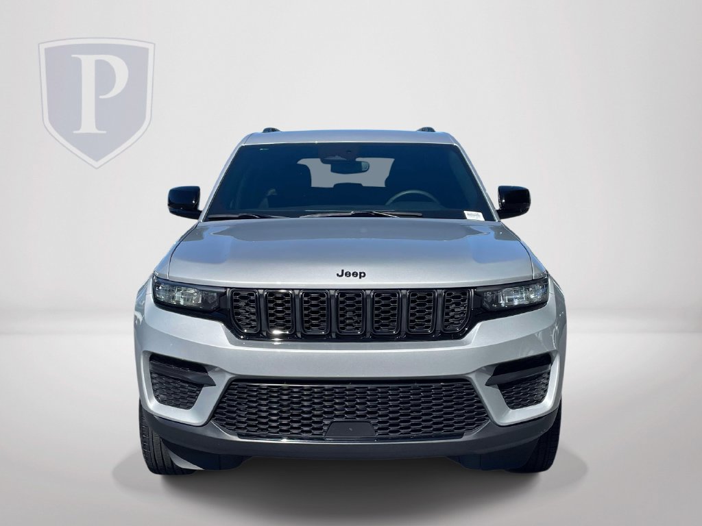 Certified 2024 Jeep Grand Cherokee Altitude RWD image 3