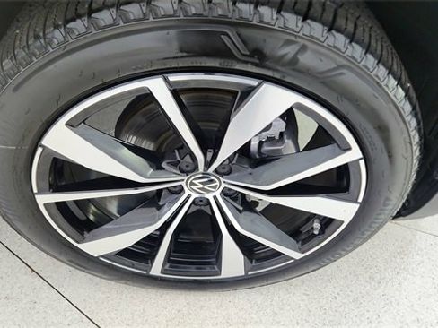 Used 2024 Volkswagen Atlas SEL Premium R-Line image 62