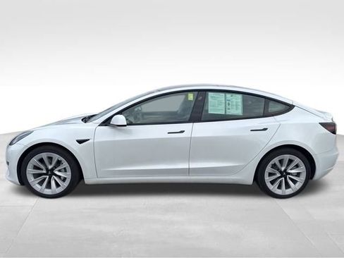 Used 2021 Tesla Model 3 Standard Range Plus image 4