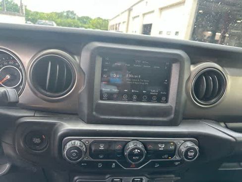Used 2018 Jeep Wrangler Unlimited Sport S AWD/4WD image 6