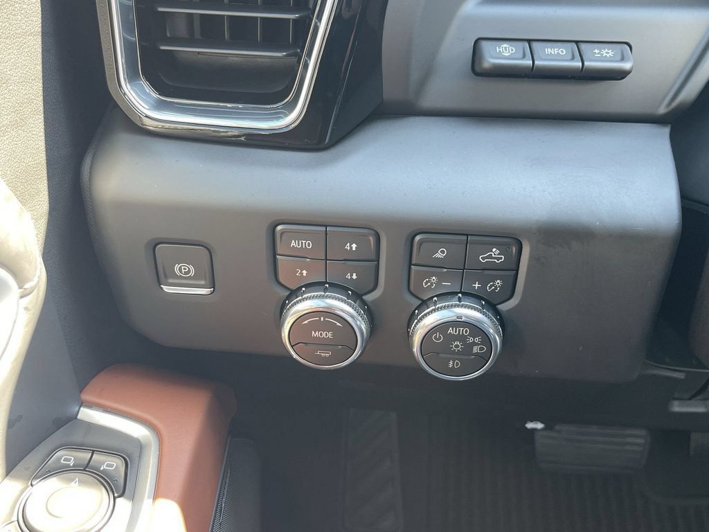 New 2026 GMC Sierra 3500 Denali Ultimate w/ LPO, Black Badging Package AWD/4WD image 18
