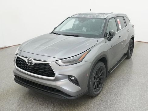 New 2026 Toyota Highlander XLE image 3